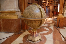 Nationalbibliothek_Prunksaal_23_Erdglobus_1693_2.JPG